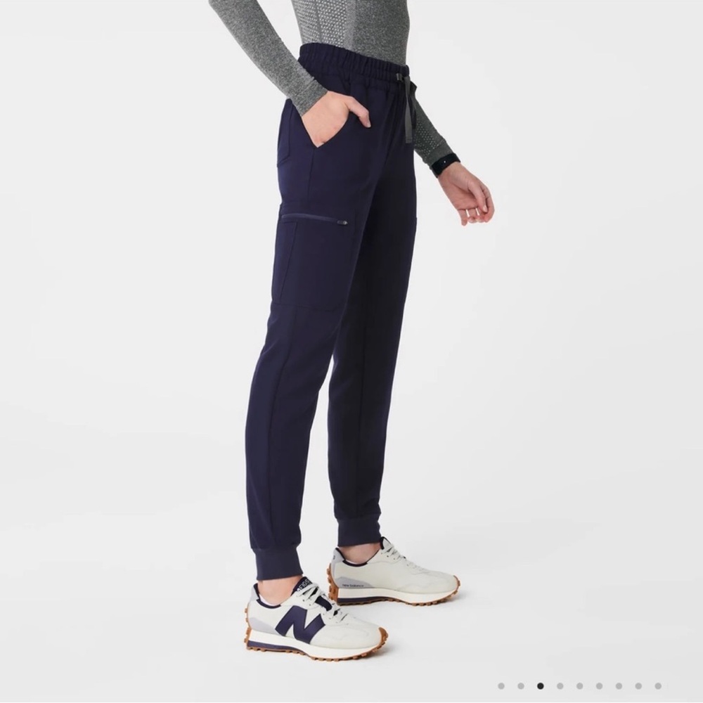 Figs Uman Relaxed Jogger Scrub Pants NWT - Picture 3 of 11